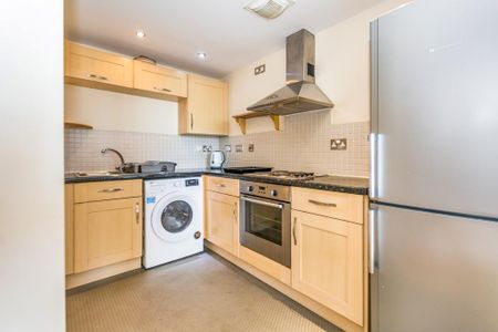 2 bedroom flat to rent - Photo 4