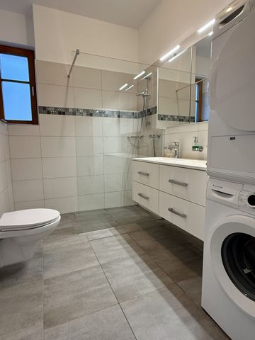 Appartement de 4.5 pièces entièrement rénové avec grande terrasse - Photo 3