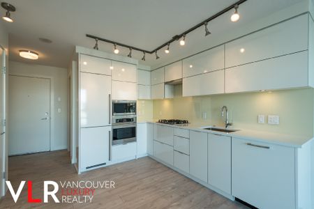 Condo in Vancouver West Side, BC - Photo 3