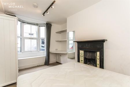 4 bedroom terraced house to rent - Photo 5