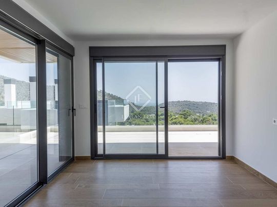 Luxury penthouse for rent in Sagunto, Spain - Photo 1