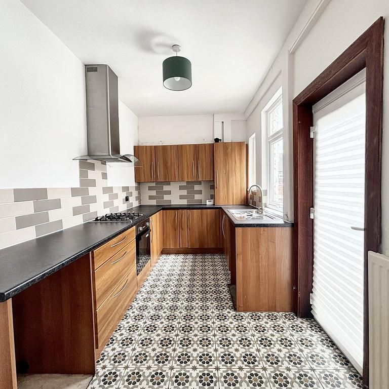 2 bedroom terraced house to rent - Photo 1