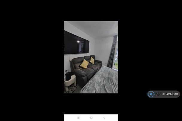 1 bedroom in a flat share to rent - Photo 1