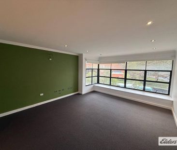 Stones Throw Away from both Wollongong Hospitals!! - Photo 2