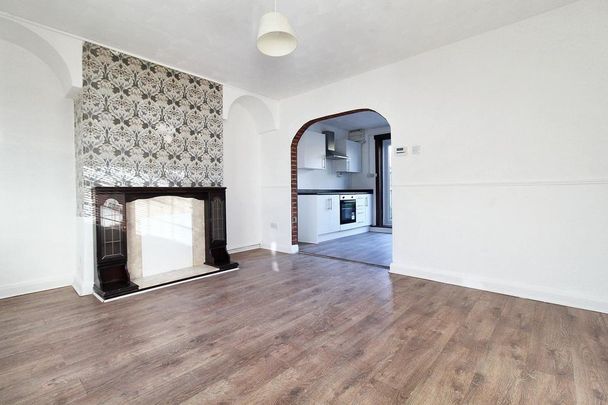 3 bedroom semi-detached house to rent - Photo 1