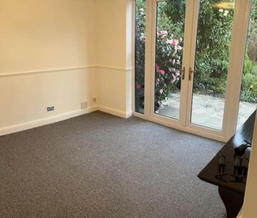 4 bedroom detached house to rent - Photo 3