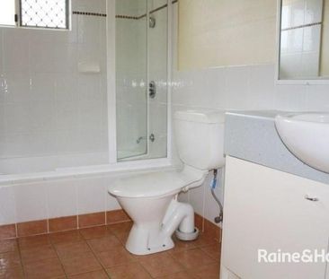 3 Bedroom Townhouse with air conditioning and pool in complex - Photo 6