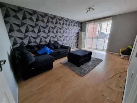 Trotwood, Chigwell, IG7 - Photo 2