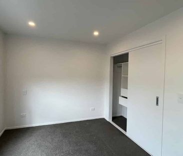 Discover the perfect blend of comfort and convenience in this moder... - Photo 4