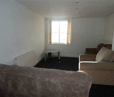 3 Bed - Manchester Road, Huddersfield, West Yorkshire - Photo 5