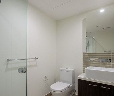 402/5 Sutherland Street, Melbourne - Photo 4