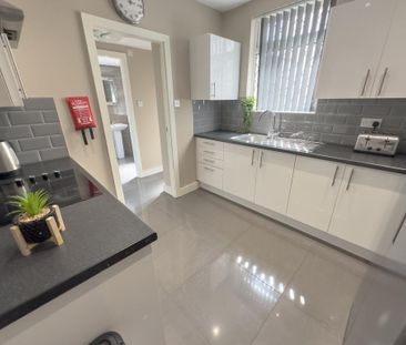 6 bedroom terraced house to rent - Photo 3