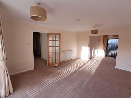 2 bedroom bungalow to rent - Photo 2