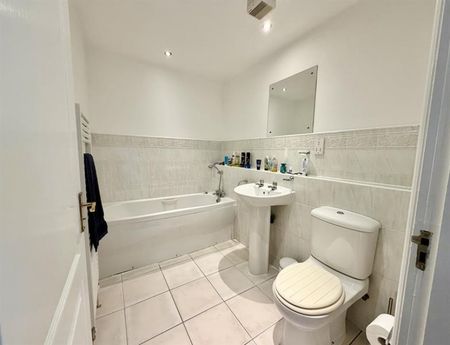 2 Bedroom Apartment To Let - Photo 5
