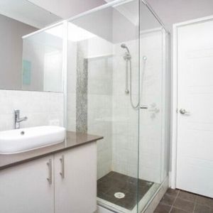 Ellenbrook - Photo 2