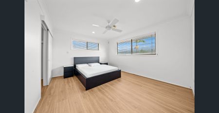 Luxury Waterfront Family Living with Private Jetty - Photo 4