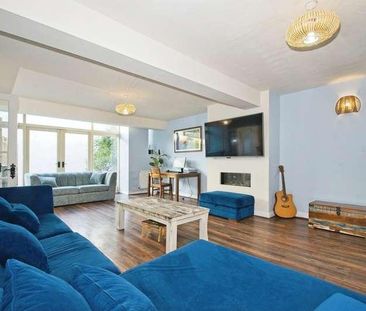 The Coach House, CF36 - Photo 1