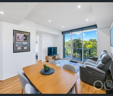 Open the Door to City-Fringe Sophistication - Photo 2