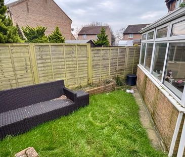 Bramley Road, Polegate - Two-bedroom Semi-detached house - Photo 1