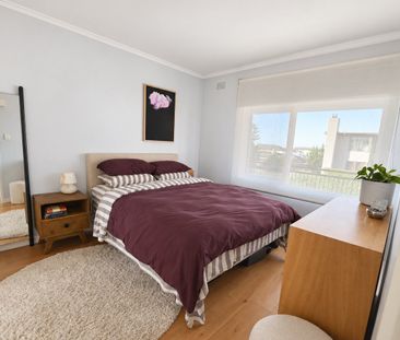 Beautifully Renovated Living in the Heart of Hawthorn - Photo 4