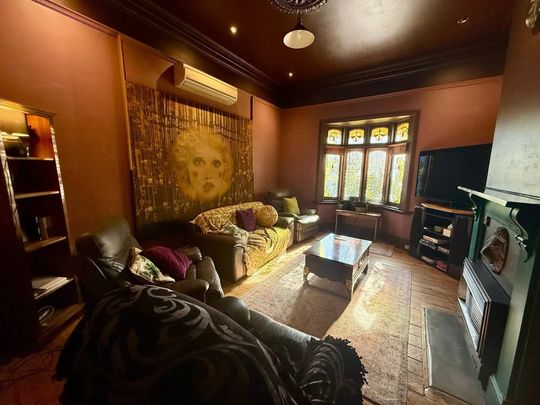 Hawthorn East - Photo 1