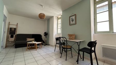 A LOUER // studio de 22.80 m² en intra-muros AVIGNON, - Photo 2