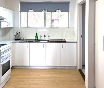 Two-bedroom, one-bathroom unit/close to shops/close to schools/conv... - Photo 5