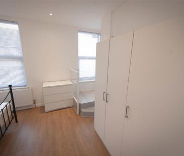 4 bedroom terraced house to rent - Photo 3