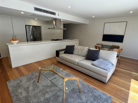 Luxurious as-new converted warehouse in boutique complex with lifestyle address - Photo 5