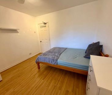 Room in a Shared Flat, Wharncliffe House, SW15 - Photo 4