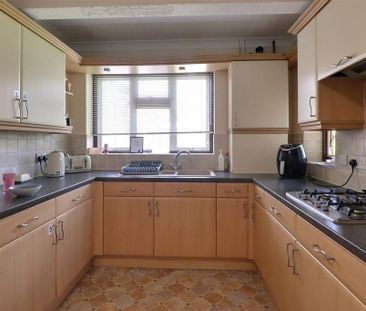 1 bedroom in a house share to rent - Photo 6