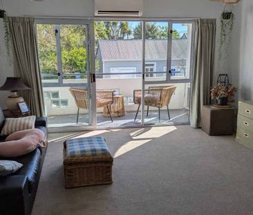 Two Bedrooms in the Four Avenues! - Photo 3