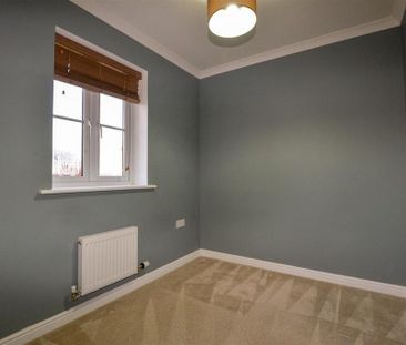 3 bedroom end of terrace house to rent - Photo 4