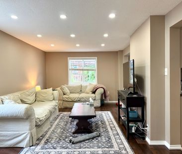 For Lease - 13 Benjamin Lane, Barrie, Ontario - Photo 2