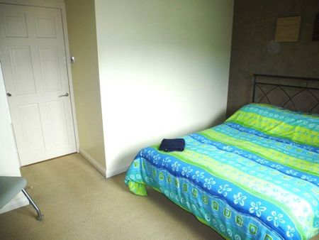 3 bedroom semi-detached house to rent - Photo 4