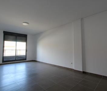 Nearly New 3-Bedroom Flat with Garage and Lift Just 5 Minutes from ... - Photo 6