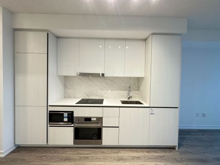 For Lease - 8 Interchange Way Unit# 2111, Vaughan, Ontario - Photo 3