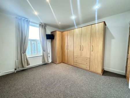 Warminster Road, Norton Lees, Sheffield, S8 - Photo 2