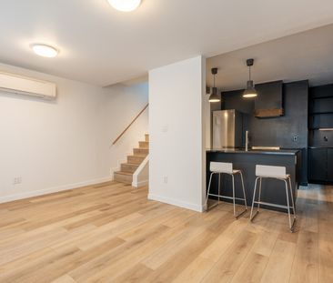 $1,799 / 3 br / 1 ba / 41 Burlington St E unit 1 - Photo 1