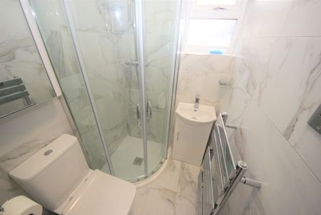 Holly Grove, Kingsbury, NW9 - Photo 5