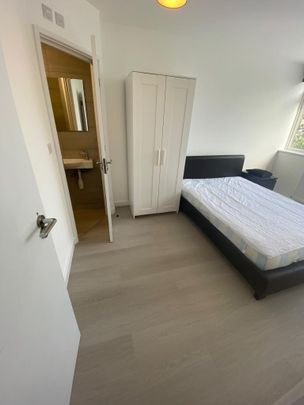 1 bedroom in a flat share to rent - Photo 1