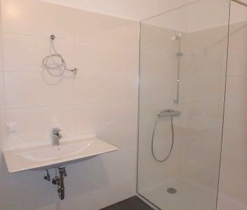 Moderne 2-Zimmer Wohnung mit Lift, Loggia und Garagenplatz - Photo 4