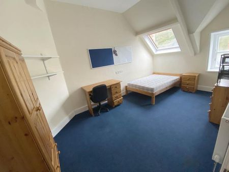 3 bedroom flat to rent - Photo 2