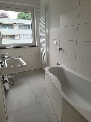 GroÃzÃ¼gige, renovierte Drei-Zimmer-Wohnung mit Balkon in Melle im II. Obergeschoss - Foto 4