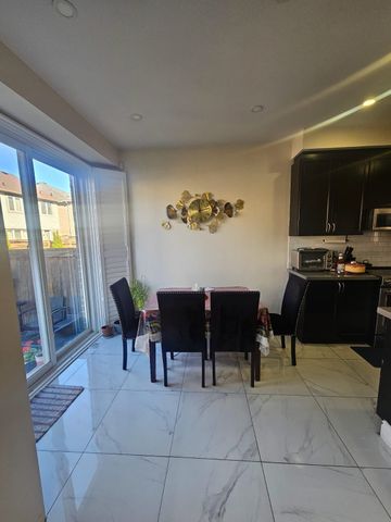 For Lease - 145 Vanhorne Close Unit# Upper, Brampton, Ontario - Photo 4