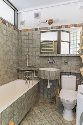 Warszawa Praga-Południe, Adampolska - Zdjęcie 1