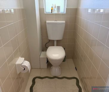 LARGE, FULLY RENOVATED, TOP FLOOR APARTMENT WITH NORTH EASTERN OUTLOOK - Photo 4