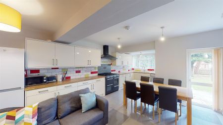8 bedroom house - semi-detached - Photo 4
