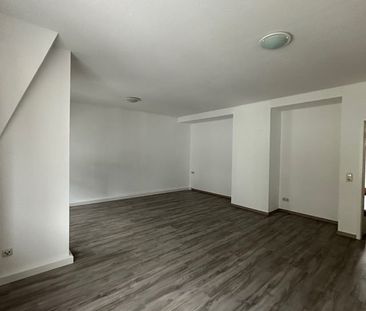 SchÃ¶ne gerÃ¤umige 2 Raum Etagenwohnung in Zwickau Zentrum ab sofor... - Photo 1