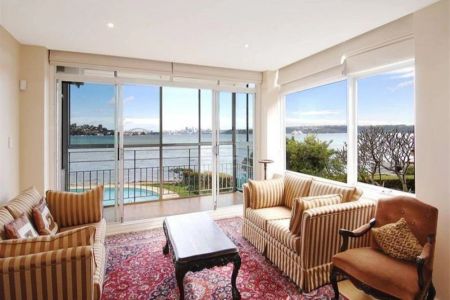 Great apartment in prime location with water views - Photo 2
